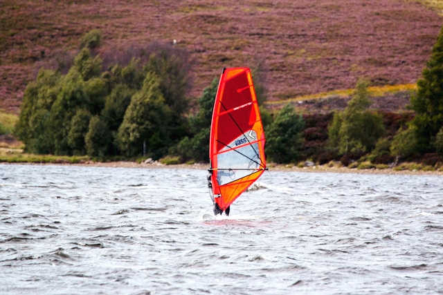 Top destinations windsurf pour des vacances réussies