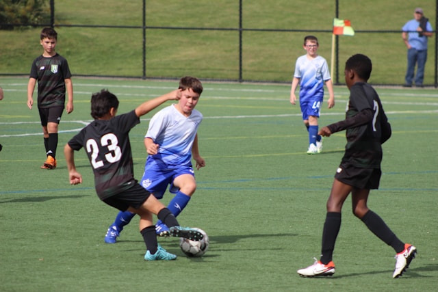 Maîtriser le football à double pied : stratégies de formation pour une performance optimale